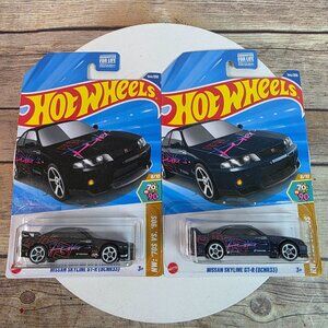 Hot Wheels Nissan Skyline GT-R R33 70s Vs. 90s Diecast Car Set